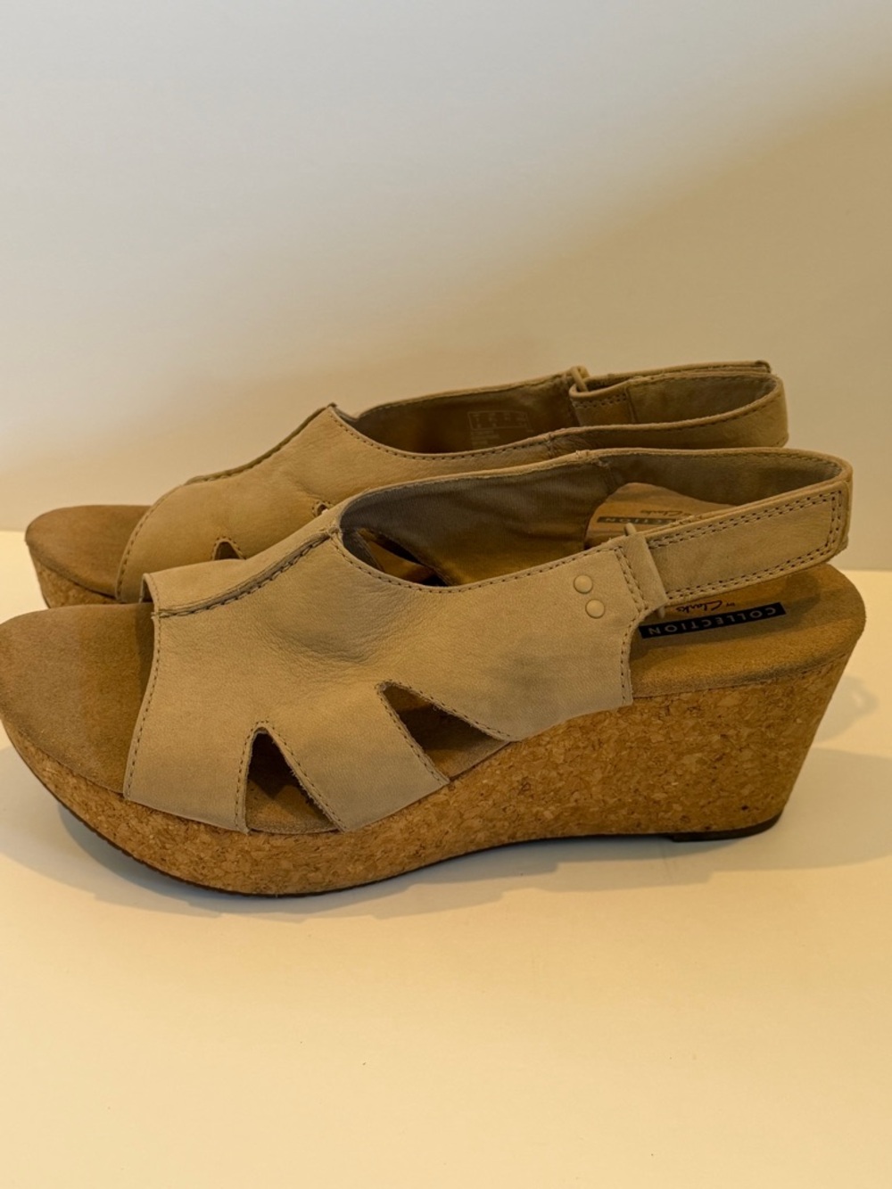 Clarks Women's Beige Open-Toe Suede Slingback Sandals 9.5 - Picture 5 of 8